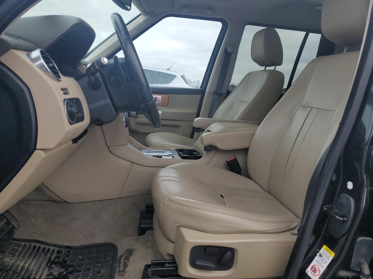 2016 Land Rover LR4 - Image 7
