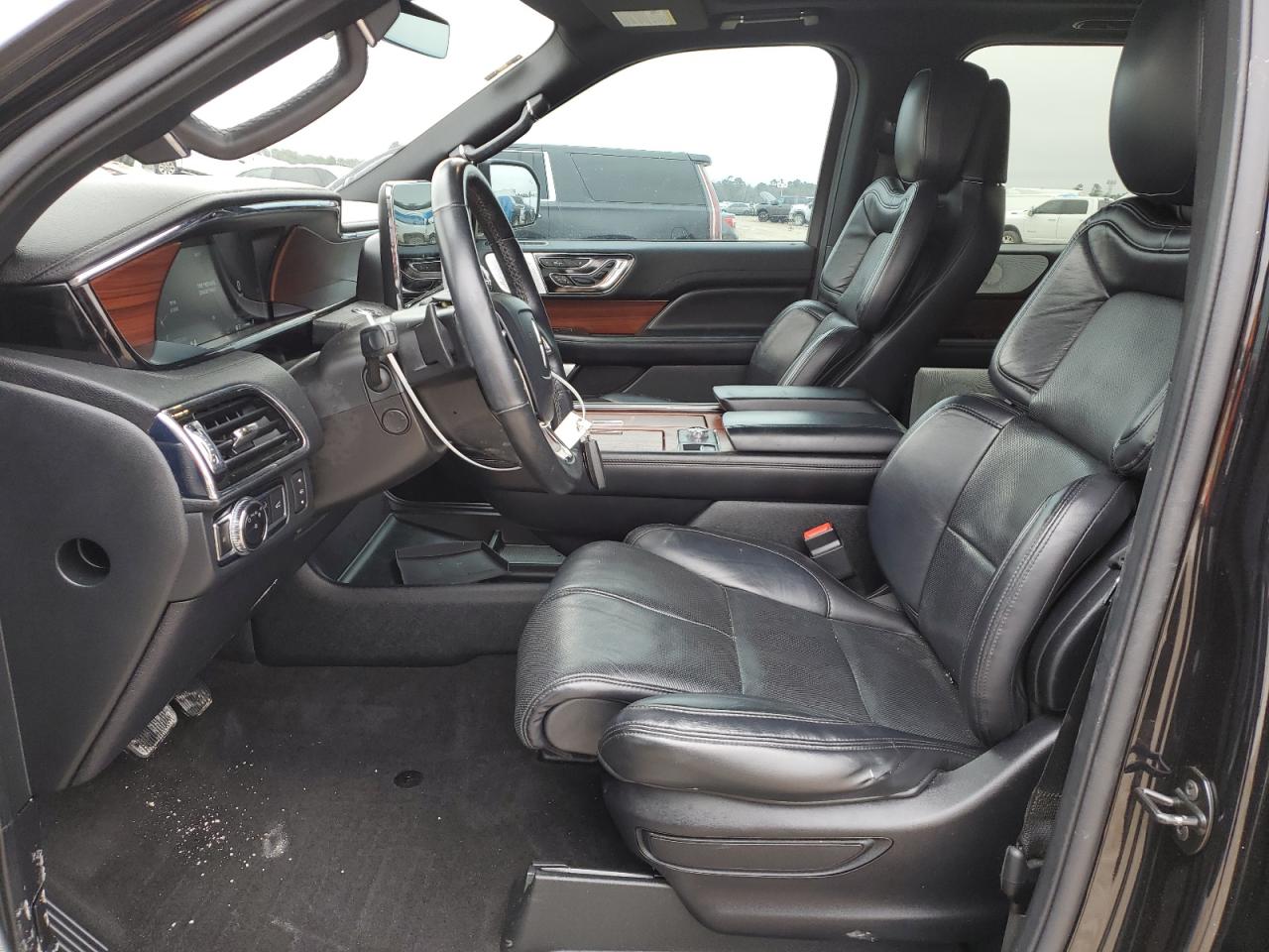 2020 Lincoln Navigator - Image 7