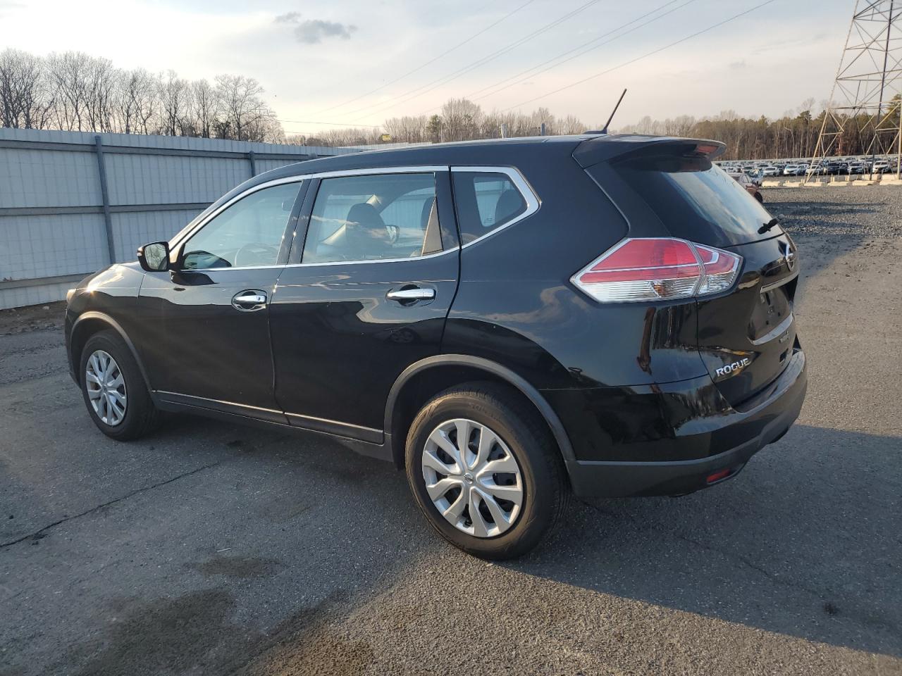 2015 Nissan Rogue - Image 2