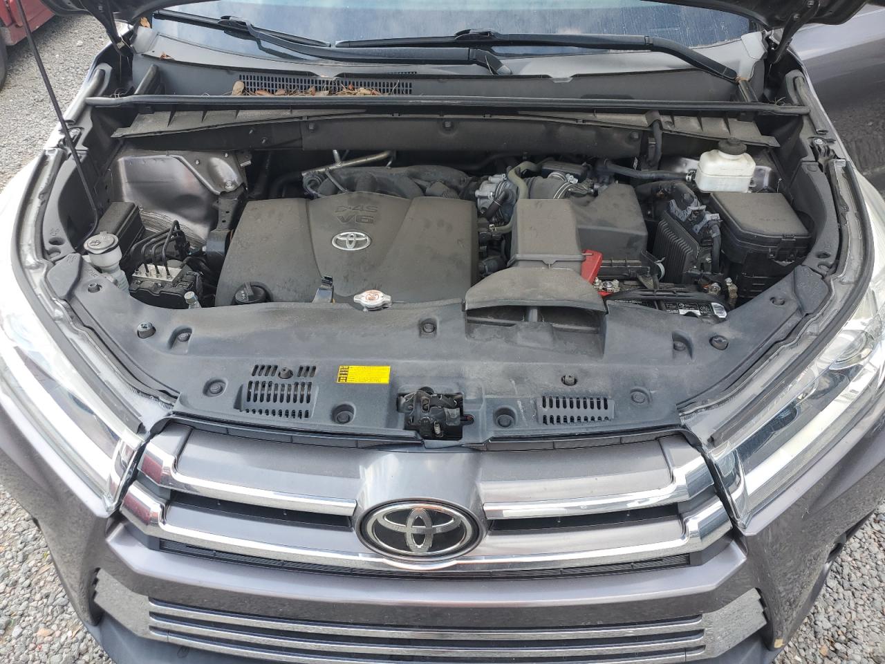 2019 Toyota Highlander - Image 12