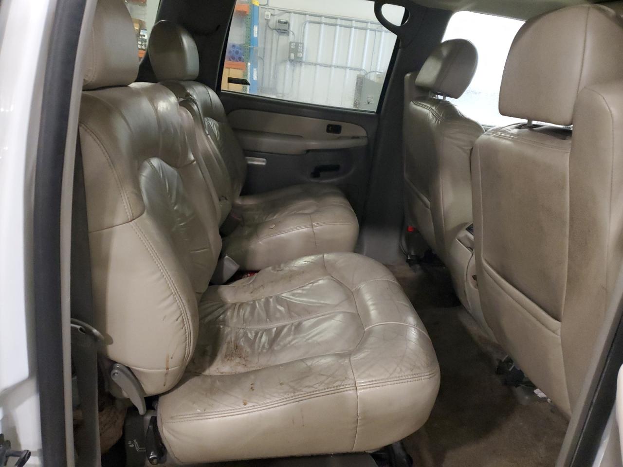 2002 Chevrolet Suburban - Image 11