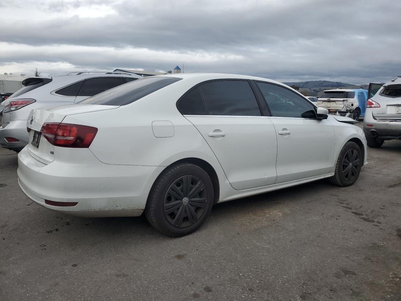 2017 Volkswagen Jetta - Image 3