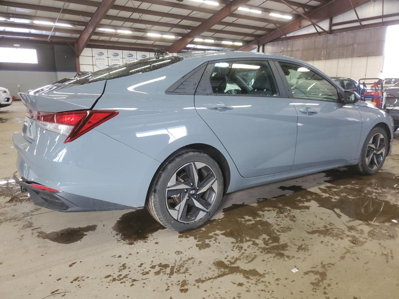 2023 Hyundai Elantra - Image 3