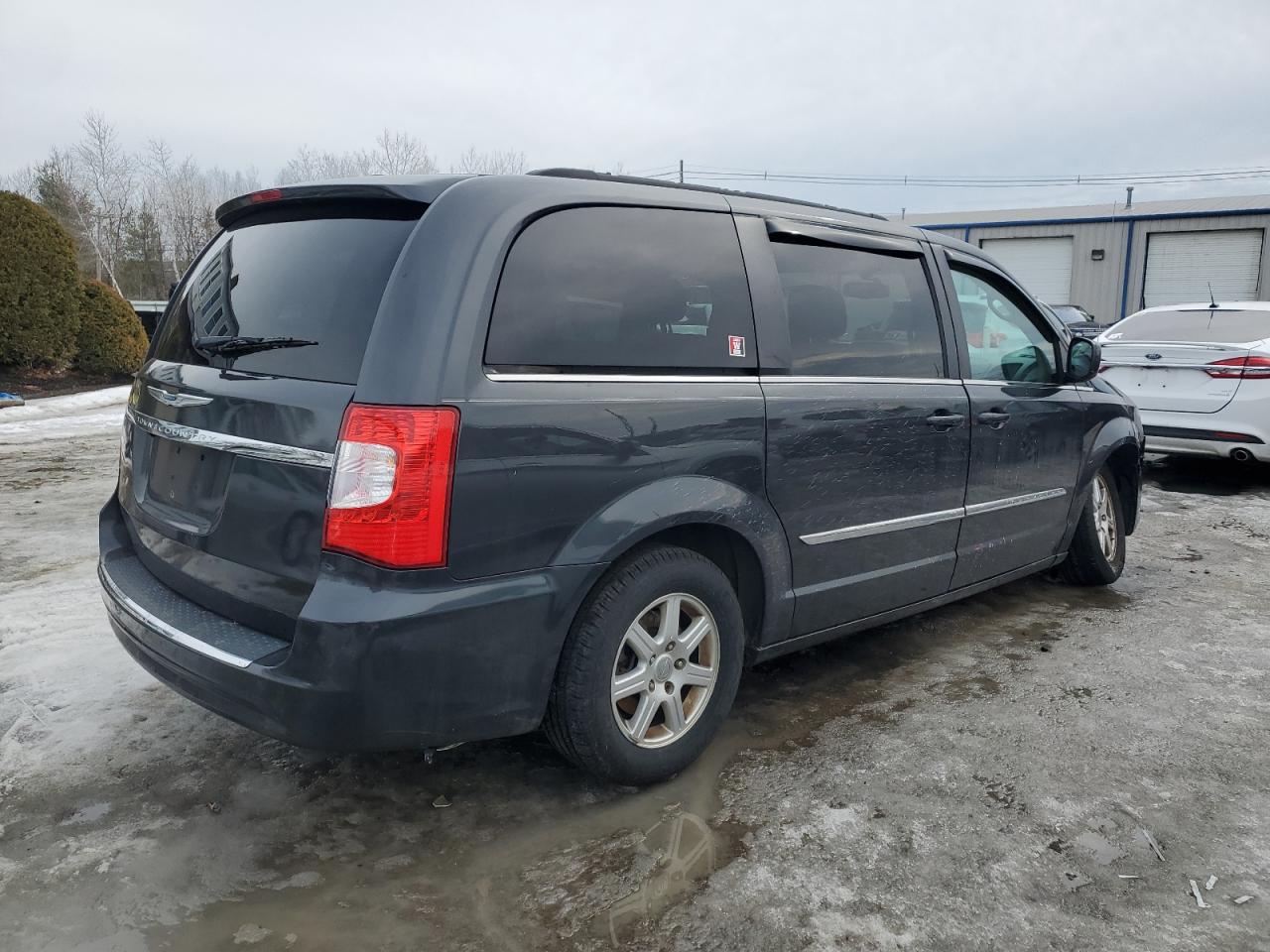 2011 Chrysler Town & Country - Image 3