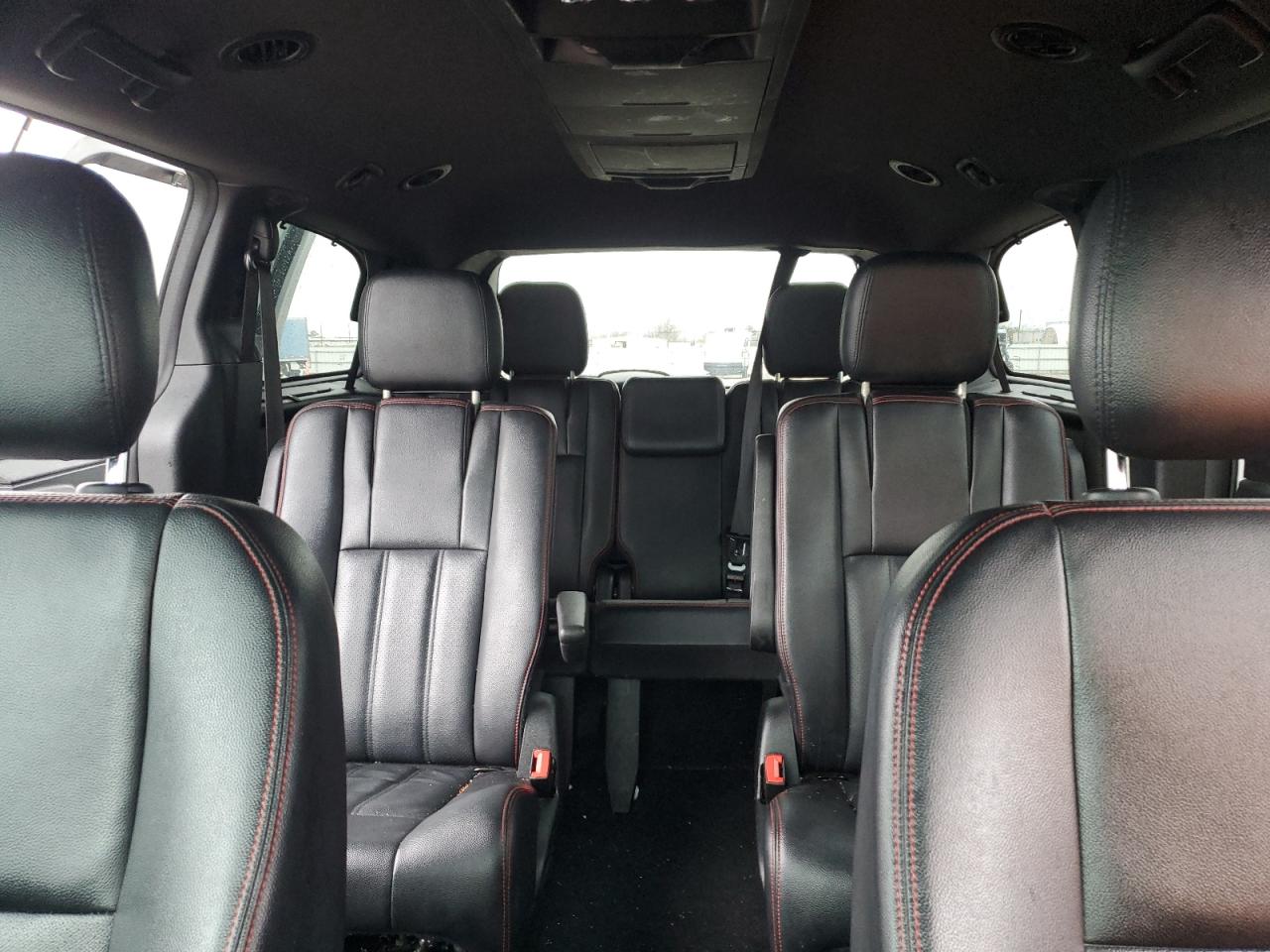 2017 Dodge Caravan - Image 10