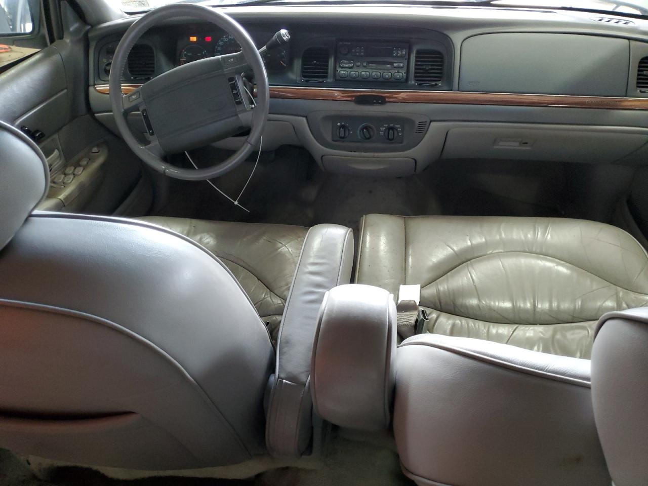 1995 Ford Crown Victoria - Image 8