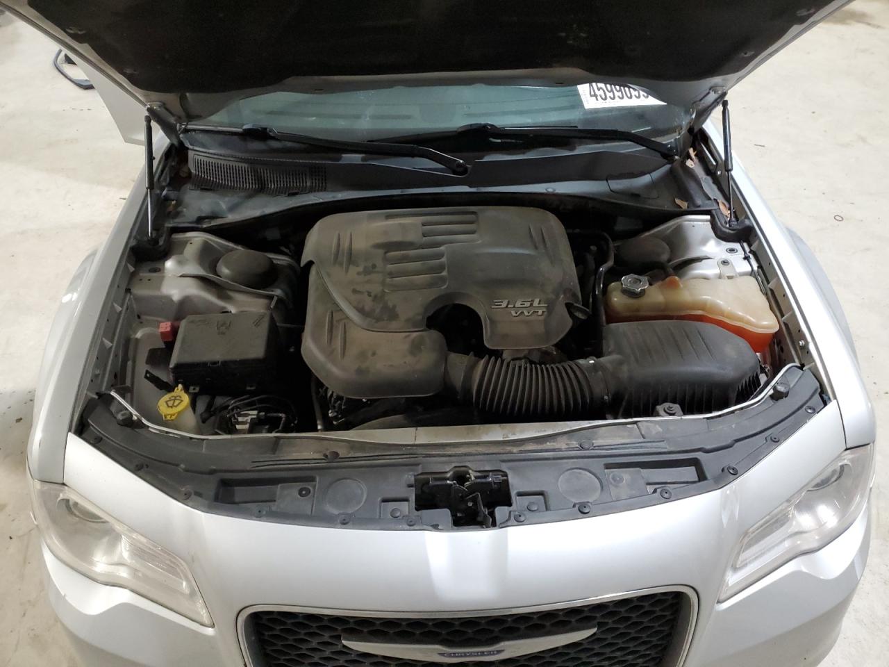 2019 Chrysler 300 - Image 11
