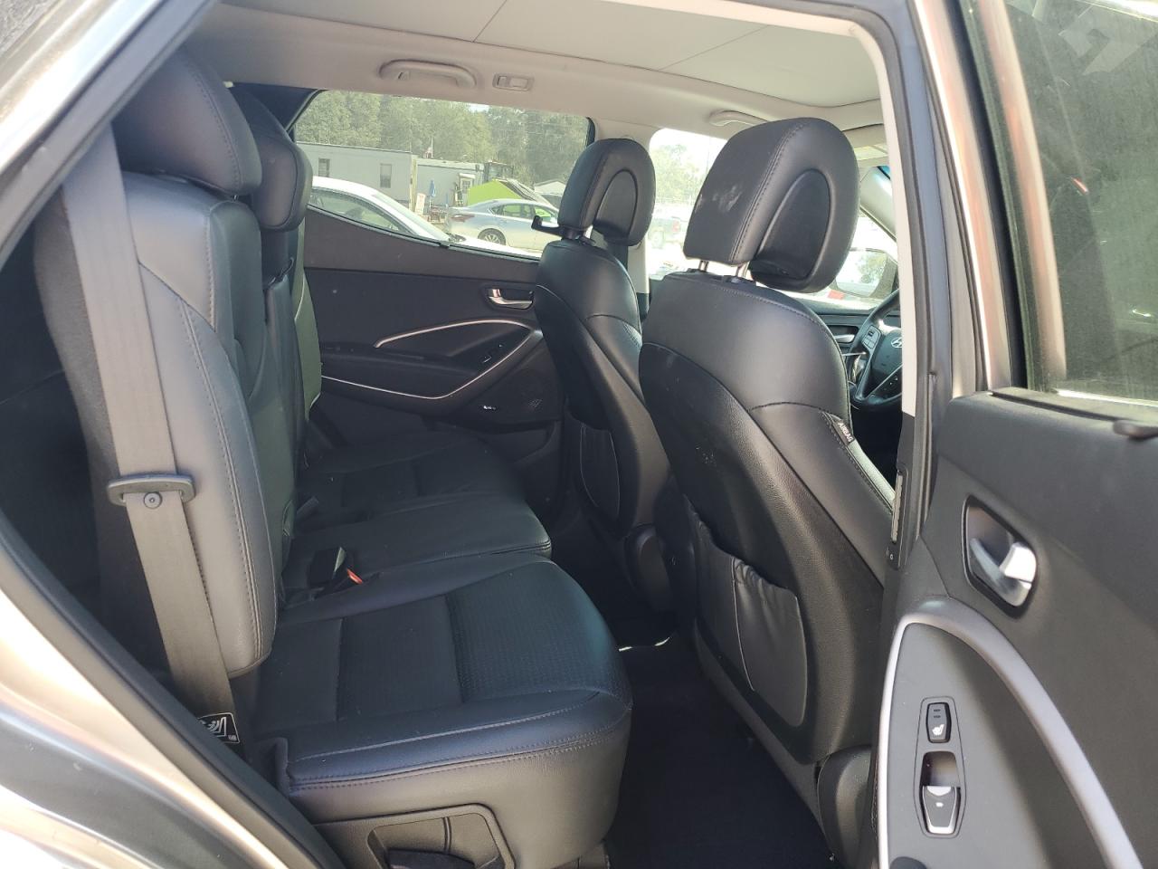 2015 Hyundai Santa Fe - Image 10