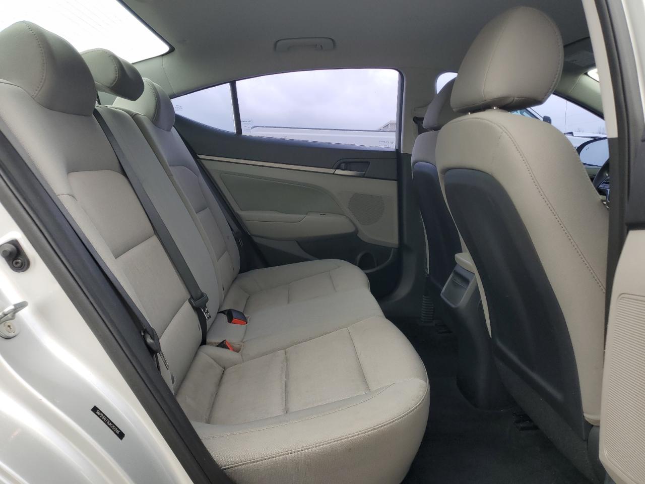 2018 Hyundai Elantra - Image 10