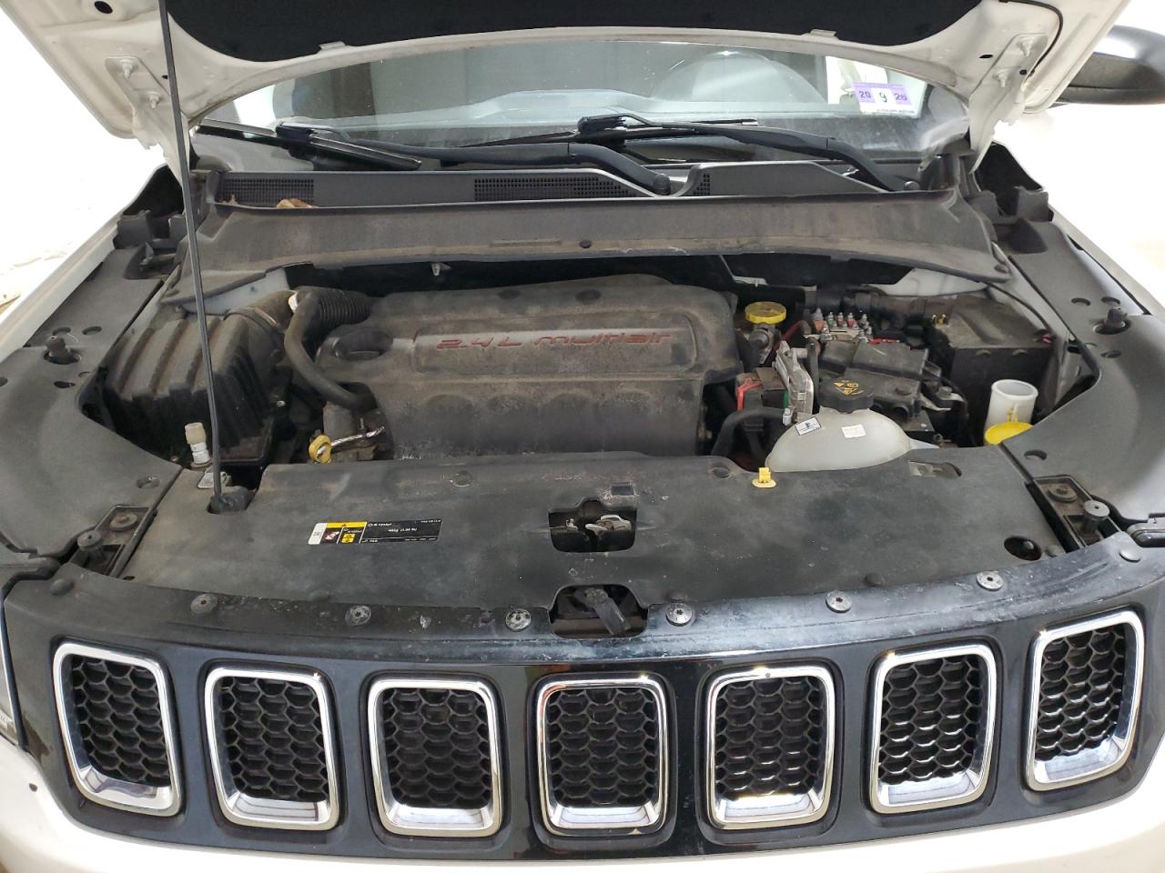 2017 Jeep Compass - Image 13