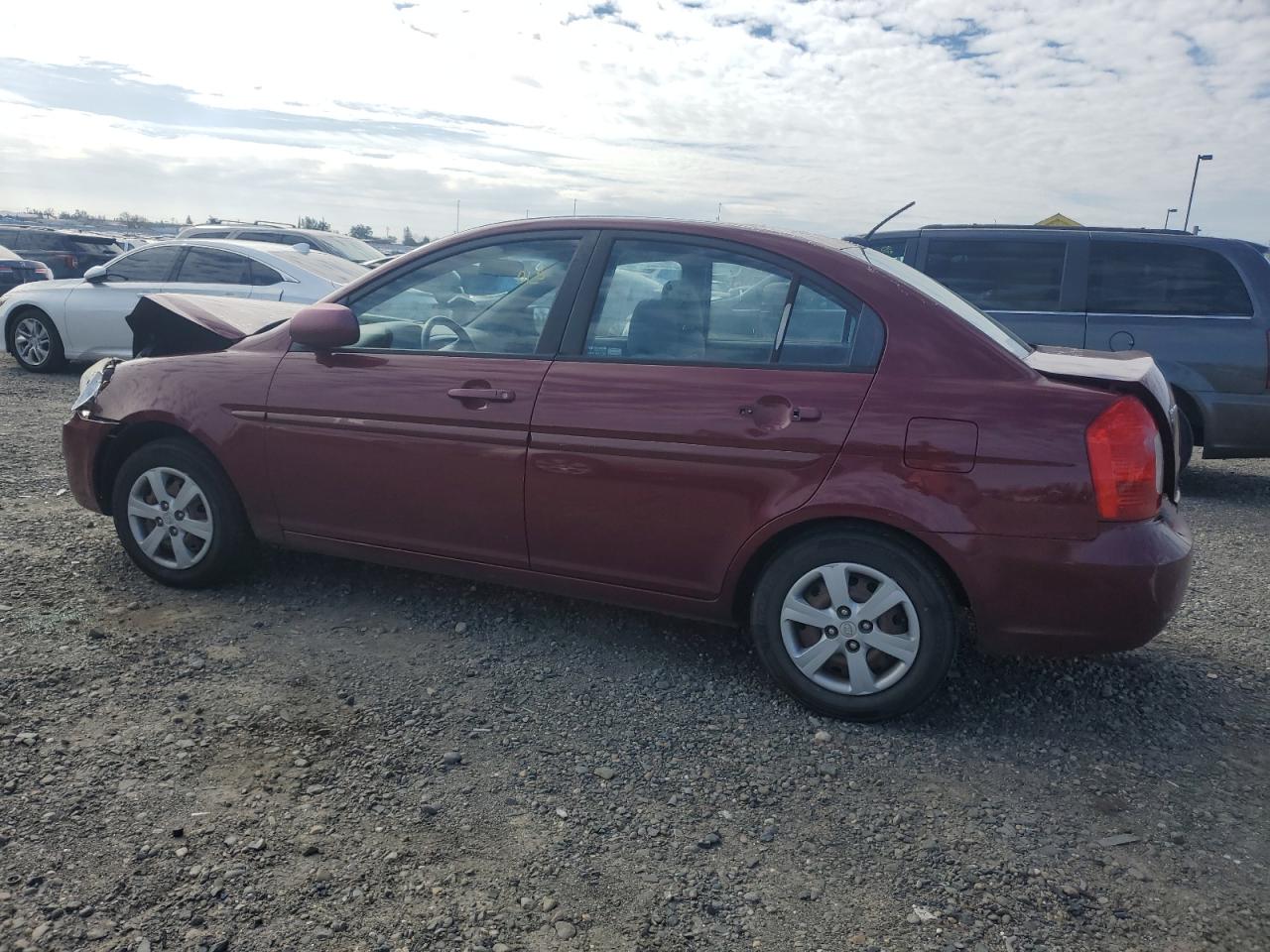 2011 Hyundai Accent - Image 2