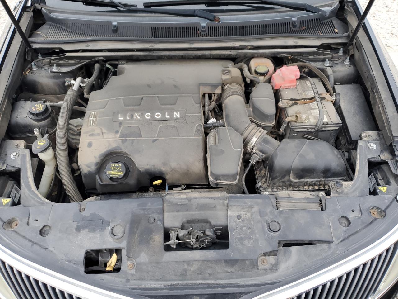 2014 Lincoln MKS - Image 11