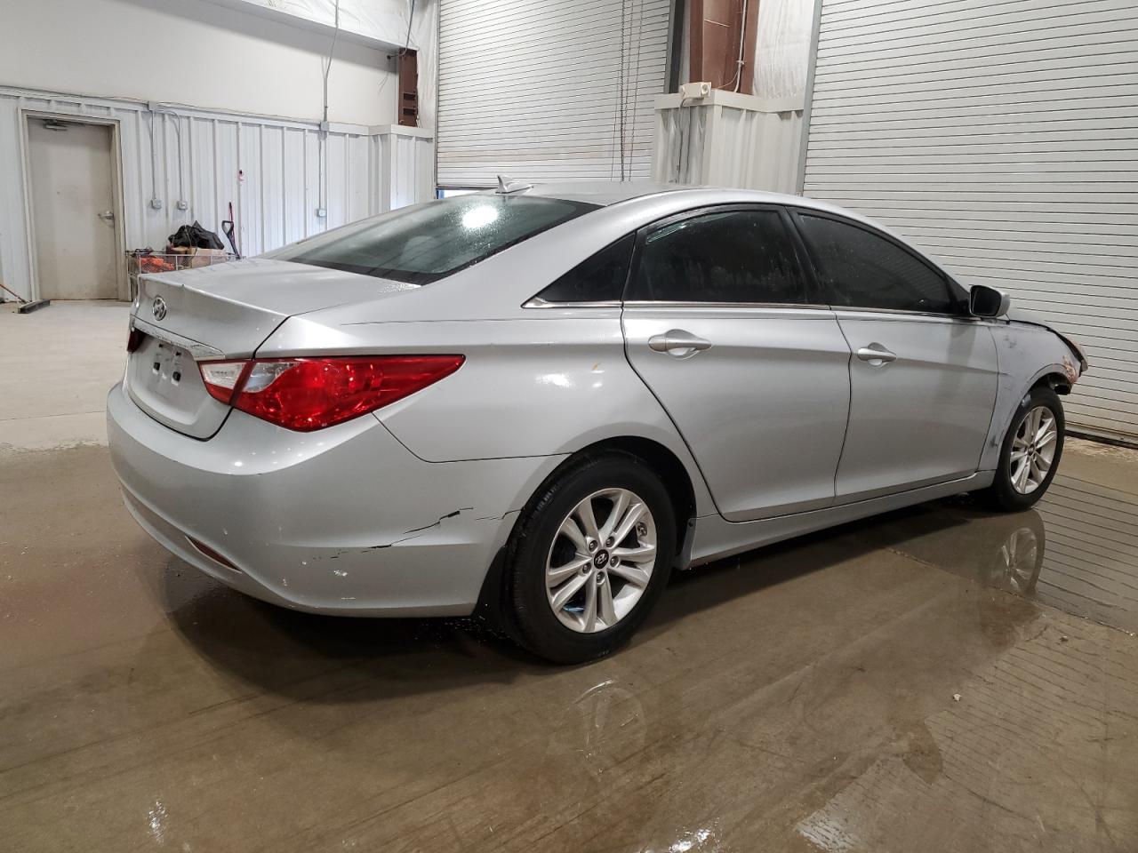 2013 Hyundai Sonata - Image 3