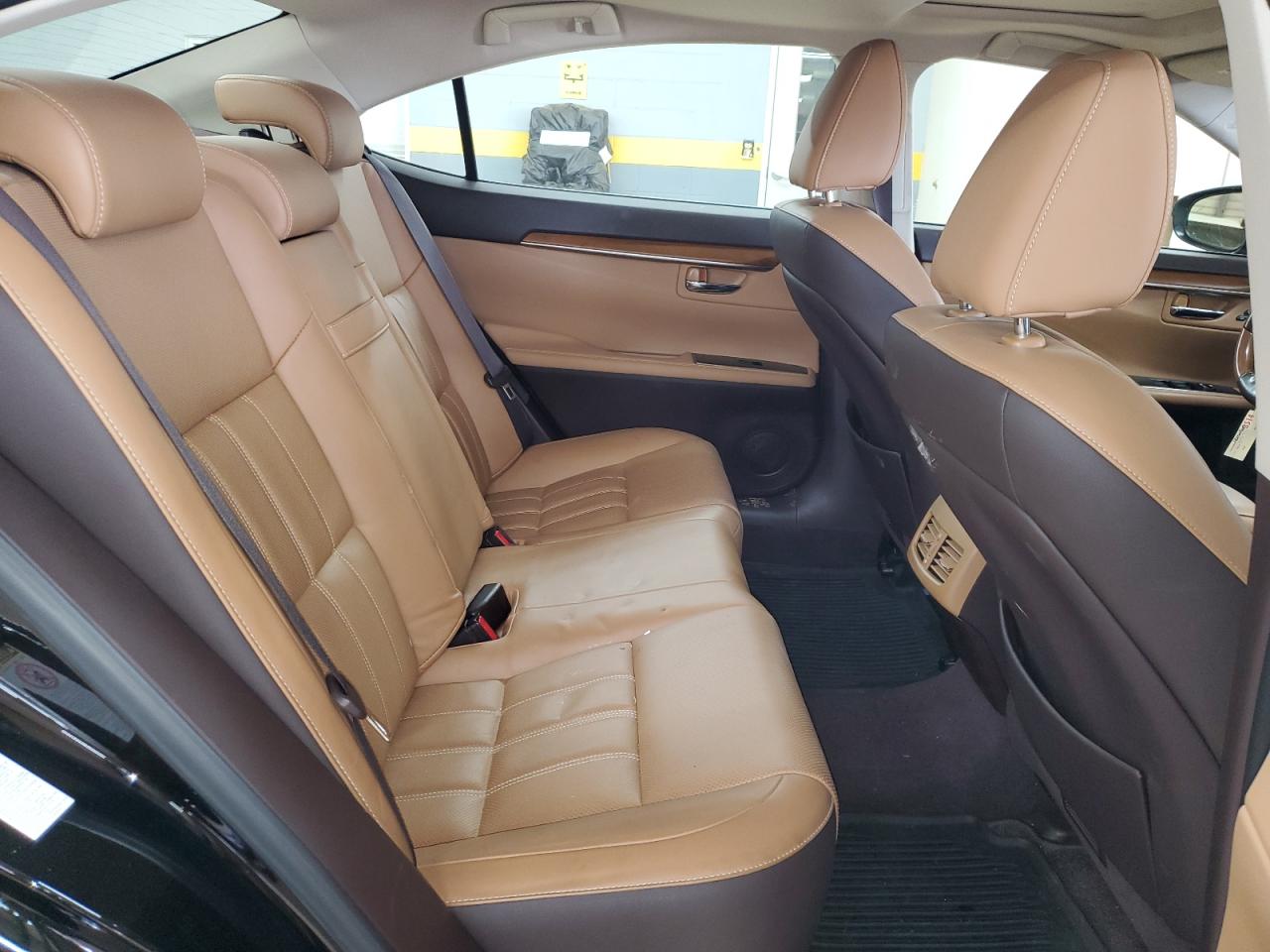 2016 Lexus ES - Image 10