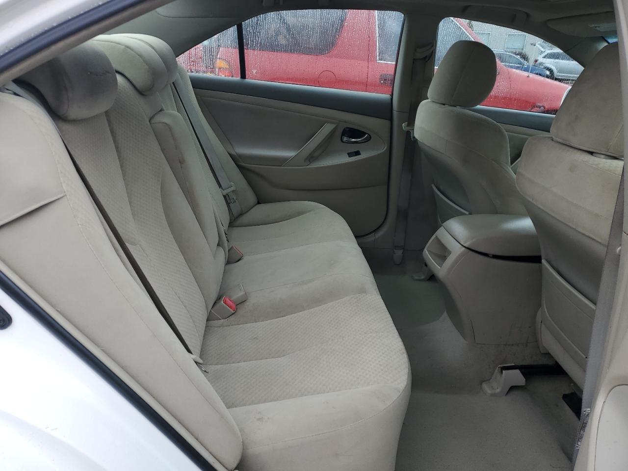 2009 Toyota Camry - Image 10