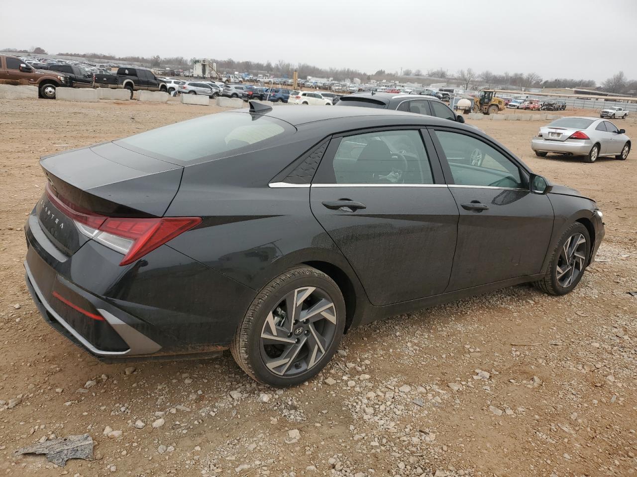 2024 Hyundai Elantra - Image 3
