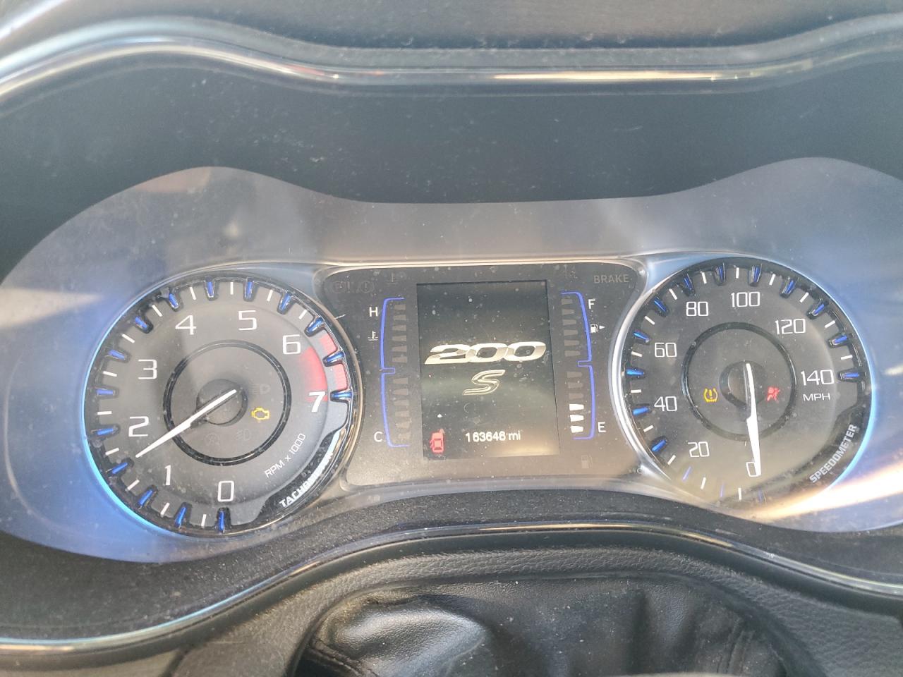 2015 Chrysler 200 - Image 9