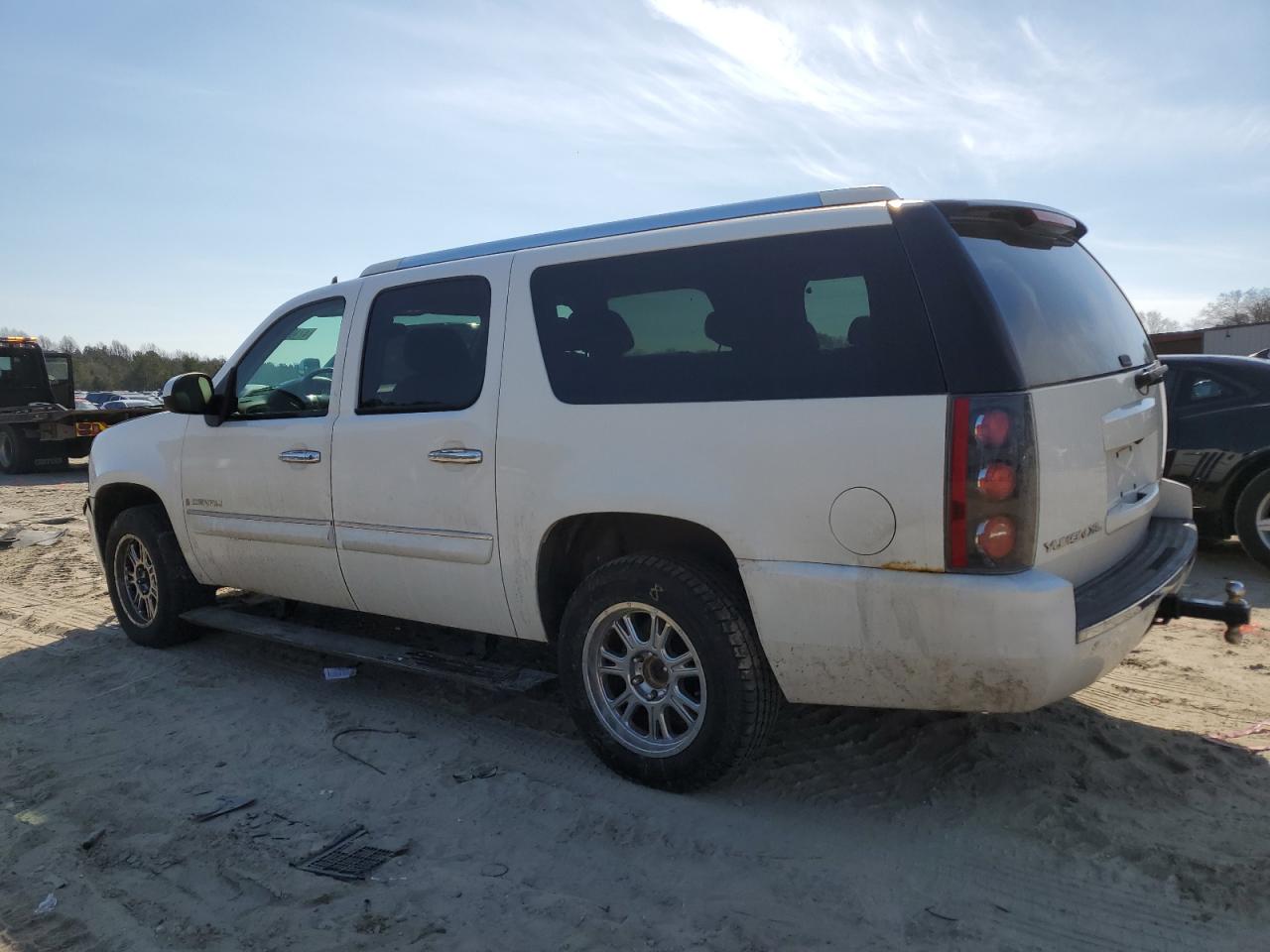 2007 GMC Yukon - Image 2