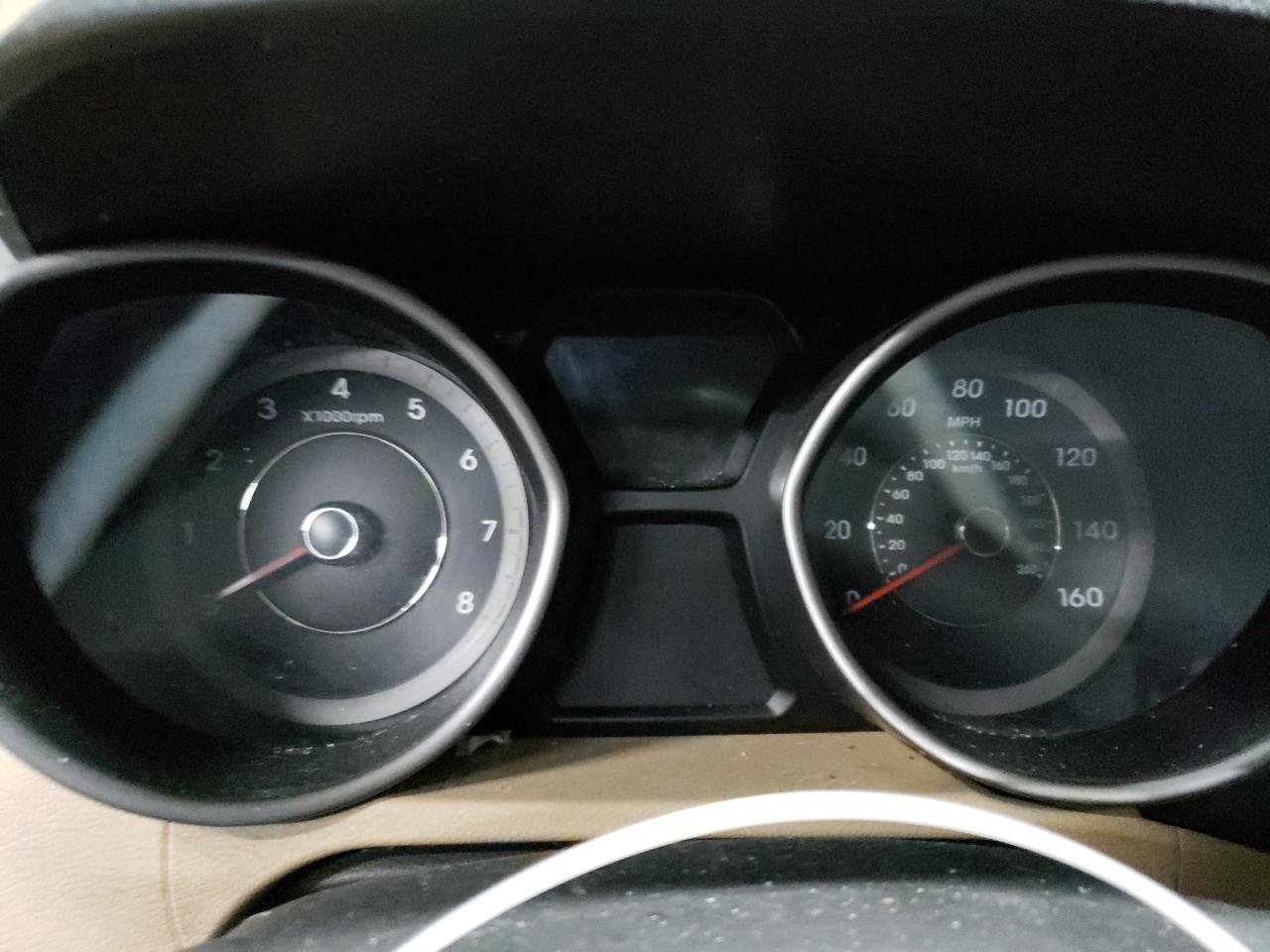 2013 Hyundai Elantra - Image 9