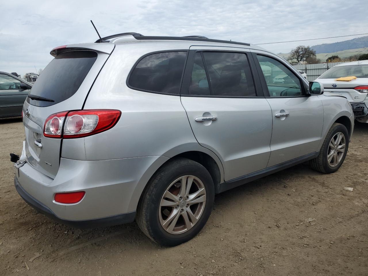 2012 Hyundai Santa Fe - Image 3