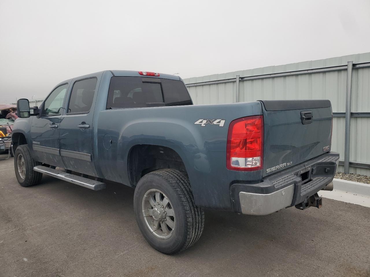 2011 GMC Sierra - Image 2