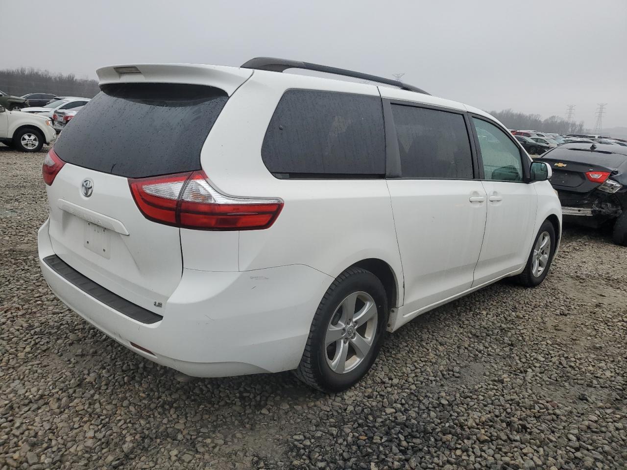 2015 Toyota Sienna - Image 3