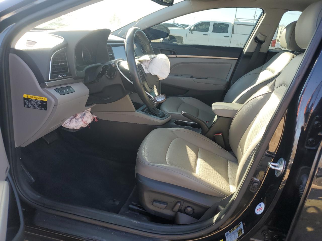 2017 Hyundai Elantra - Image 7