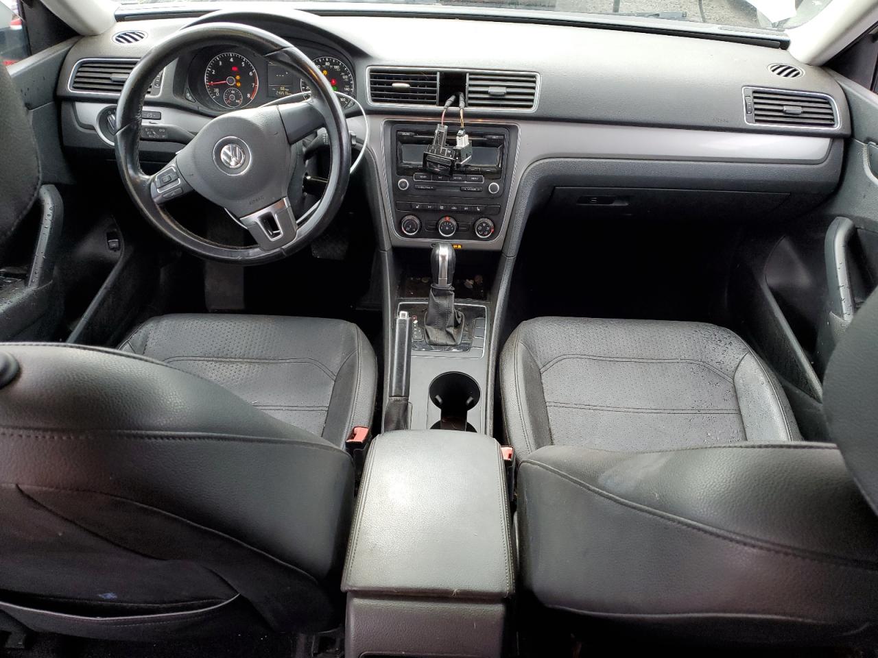 2014 Volkswagen Passat - Image 8