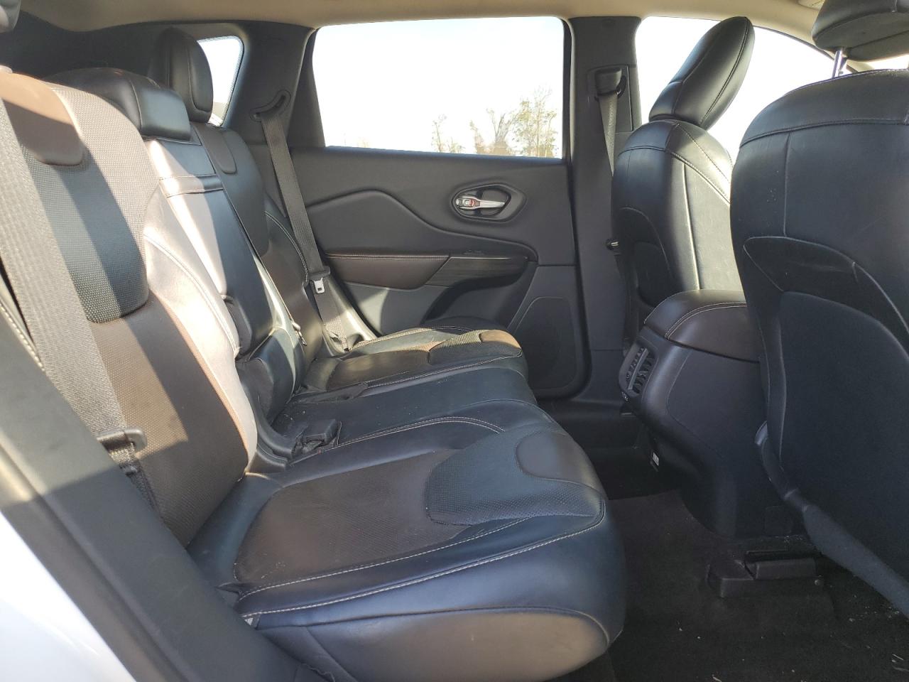 2016 Jeep Grand Cherokee - Image 11