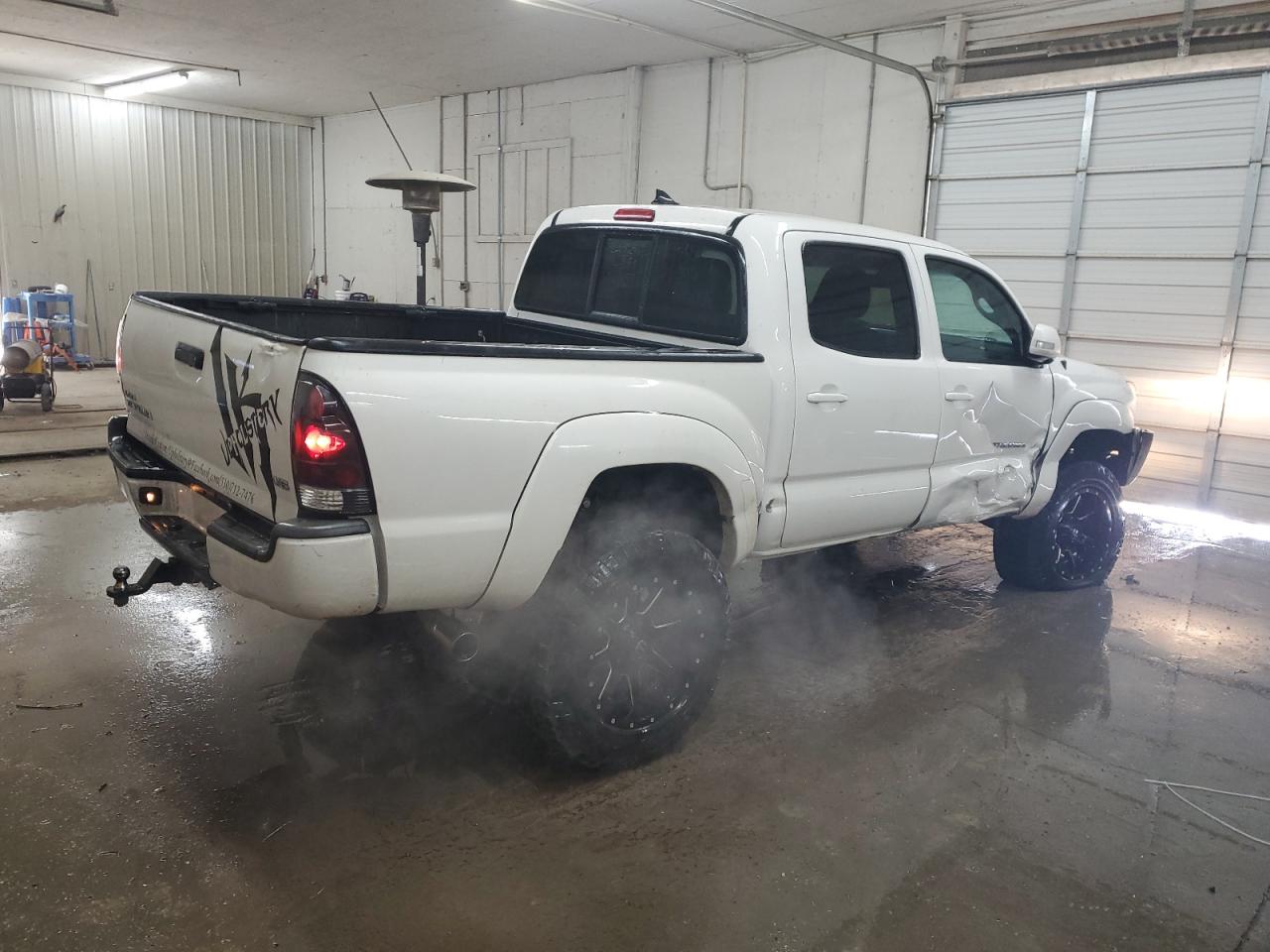 2015 Toyota Tacoma - Image 3