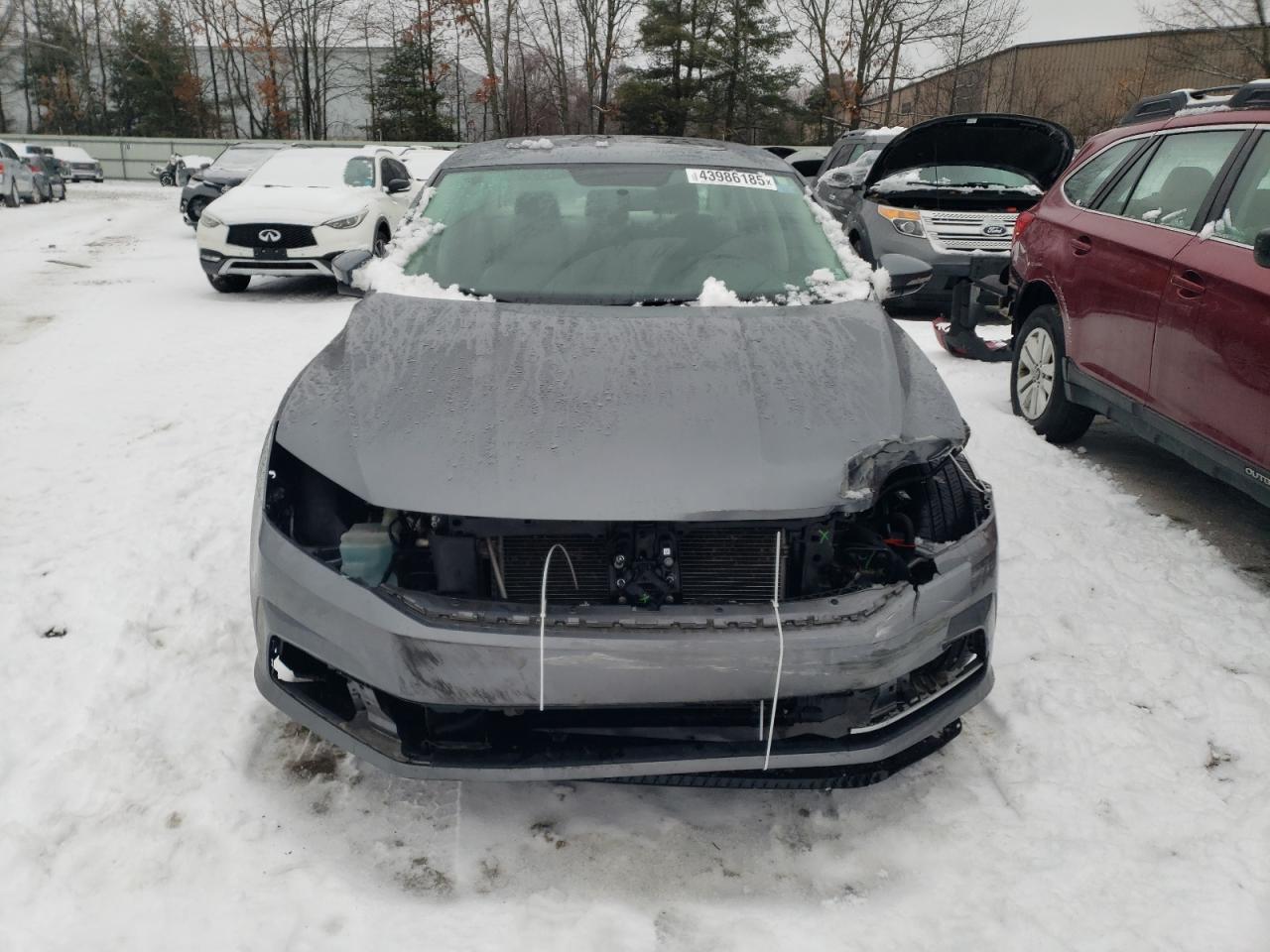 2017 Volkswagen Passat - Image 5