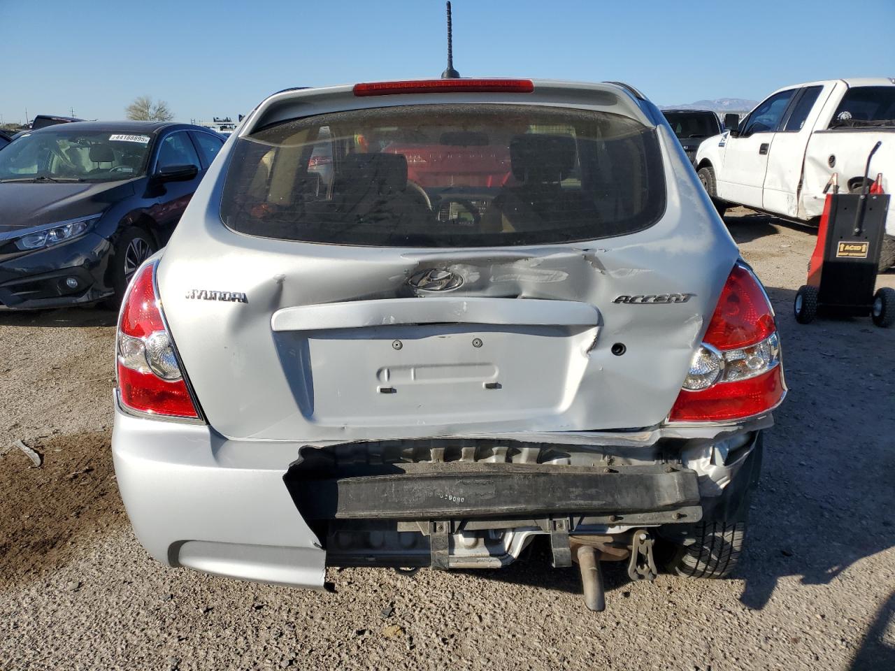 2008 Hyundai Accent - Image 6