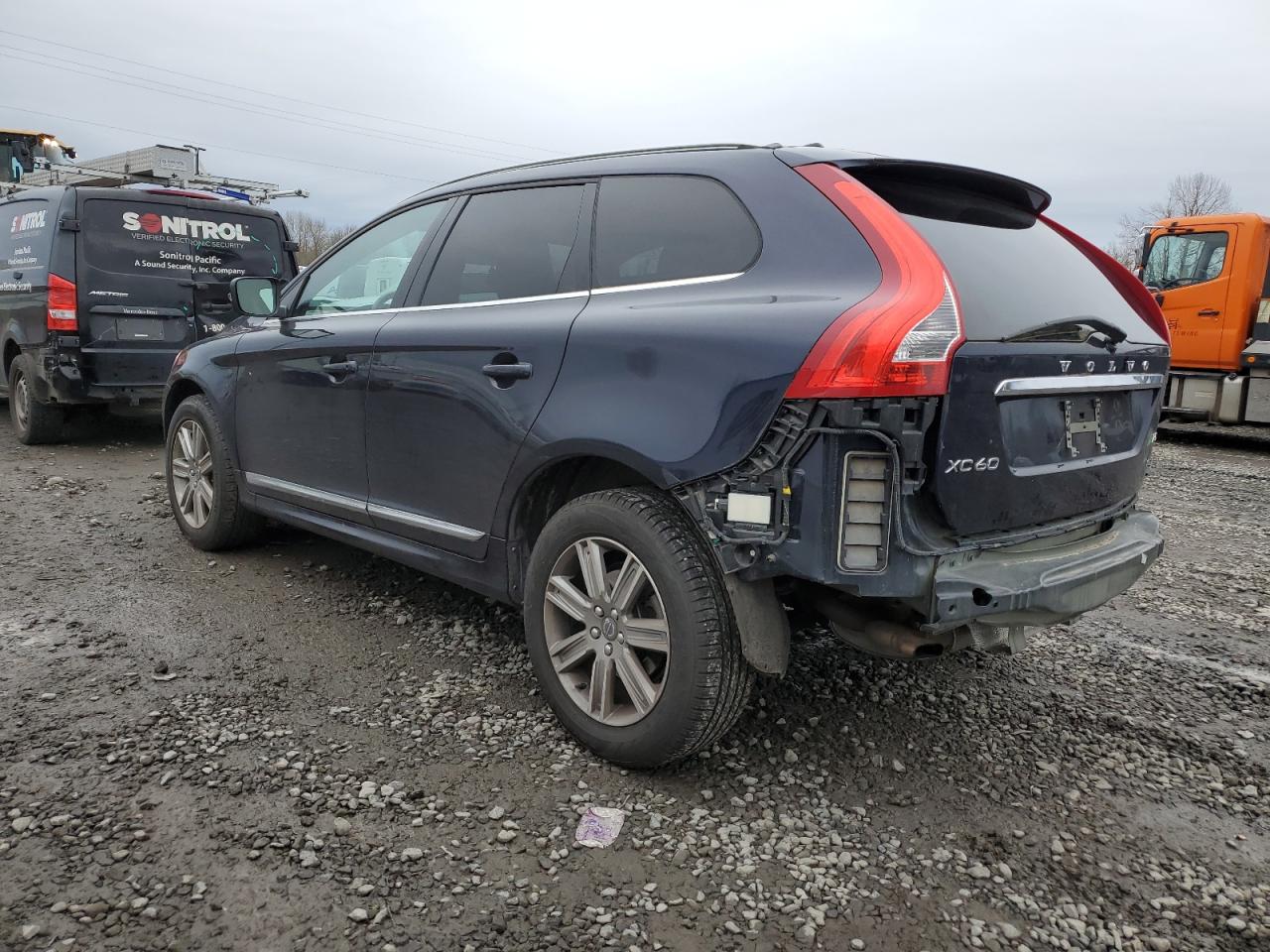 2017 Volvo XC60 - Image 2