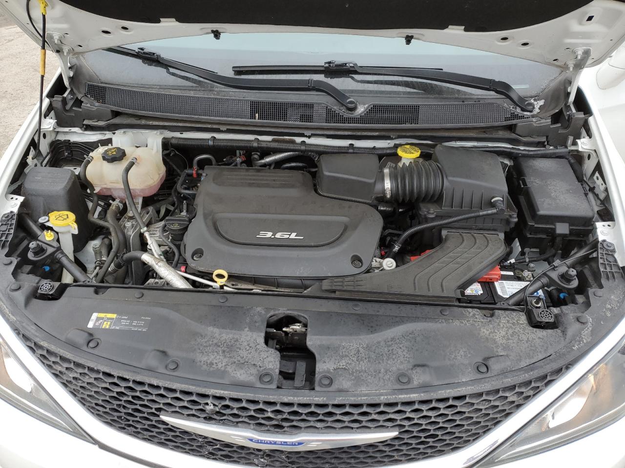 2018 Chrysler Pacifica - Image 12