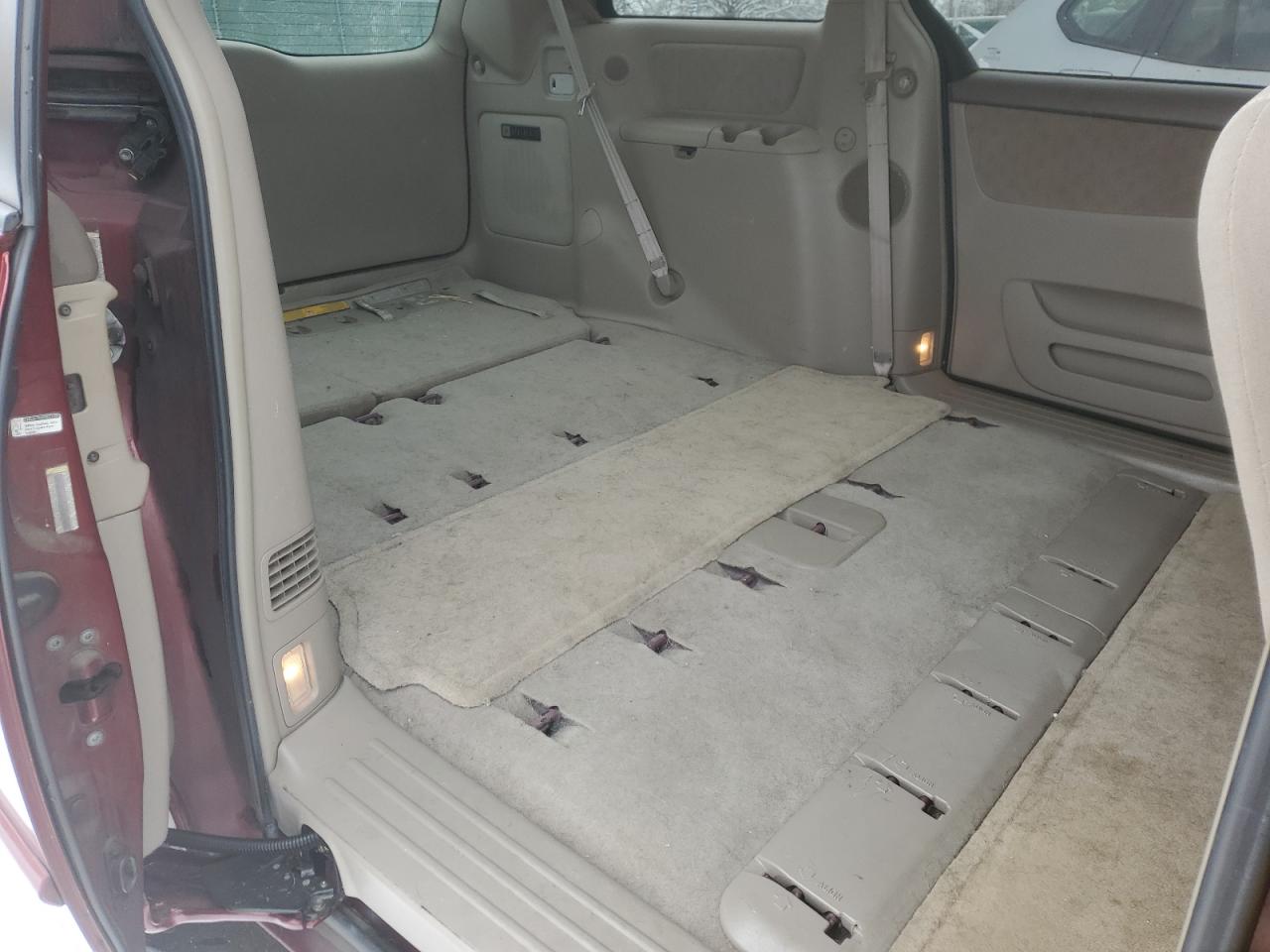 2004 Toyota Sienna - Image 11