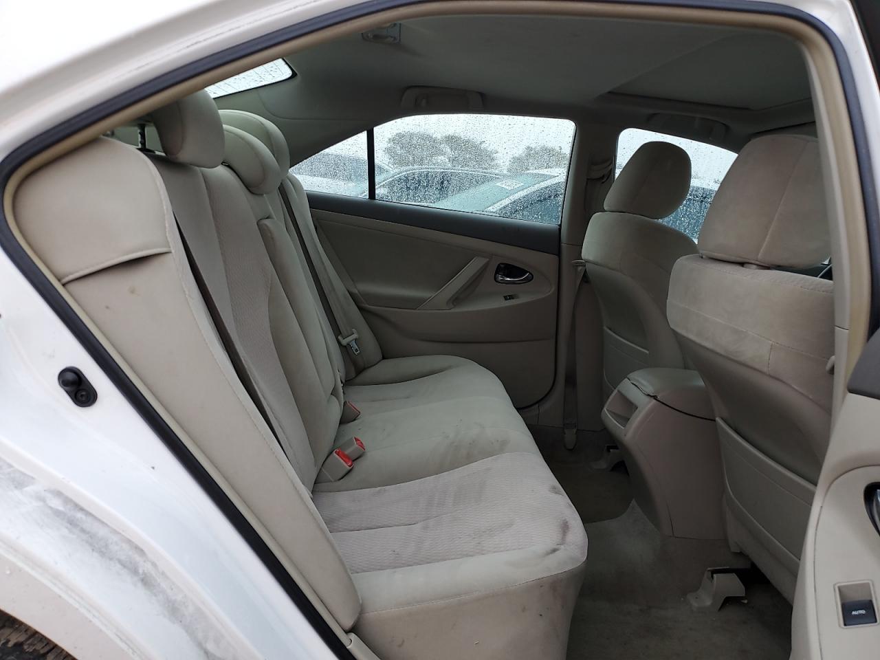 2011 Toyota Camry - Image 10