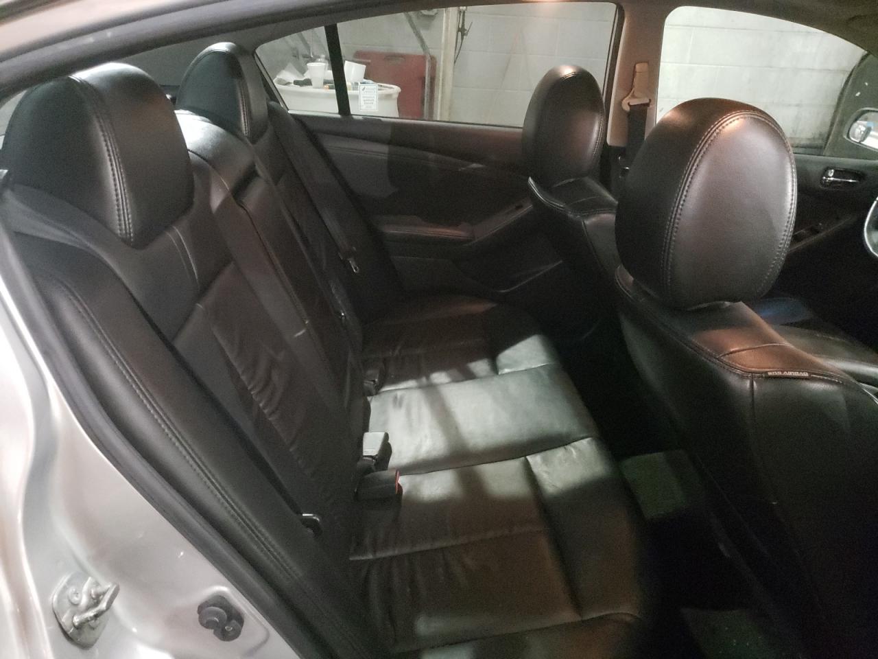 2011 Nissan Altima - Image 10