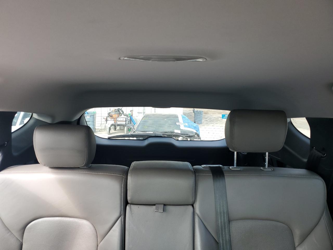 2017 Hyundai Santa Fe - Image 10
