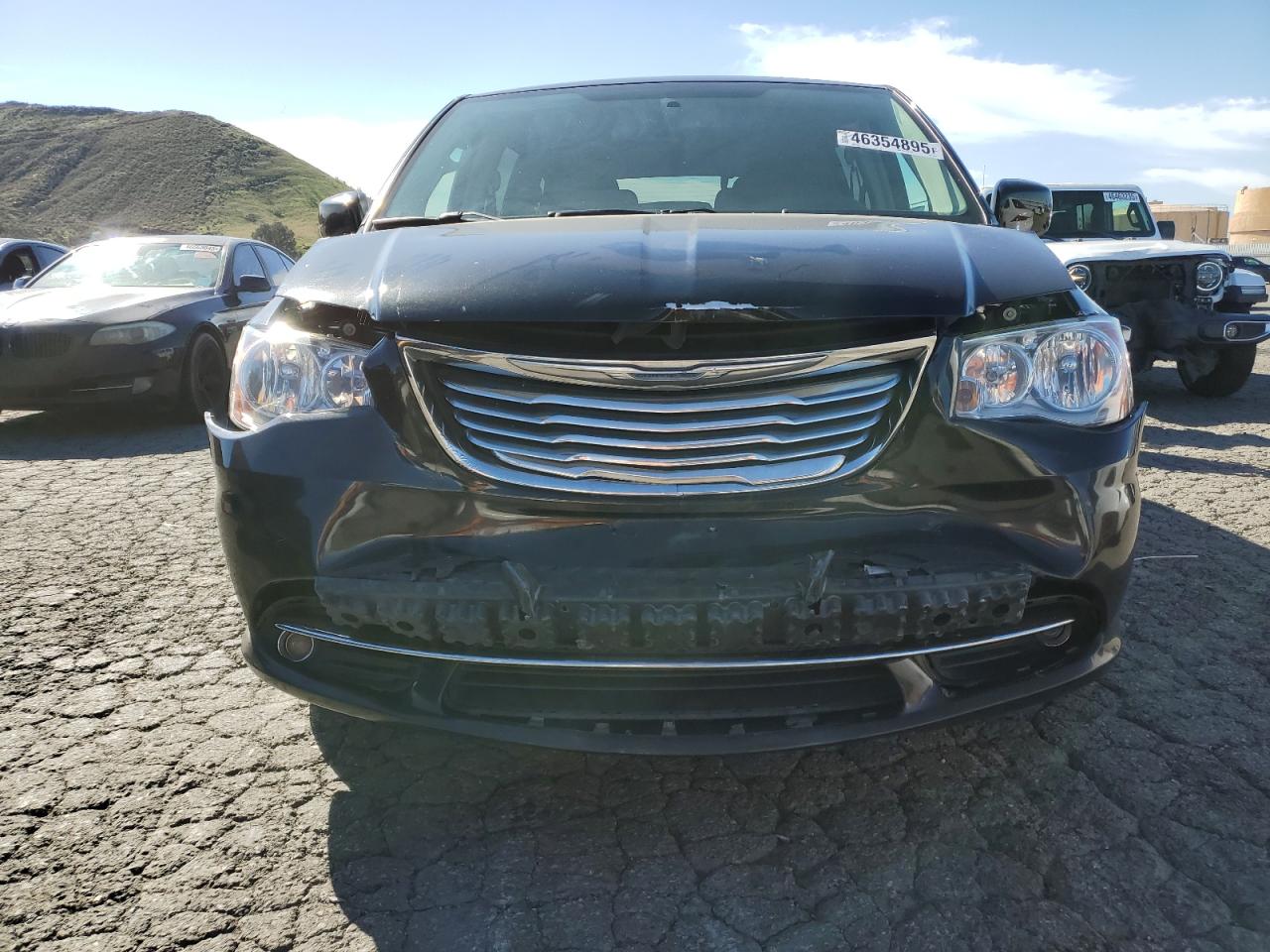 2016 Chrysler Town & Country - Image 5
