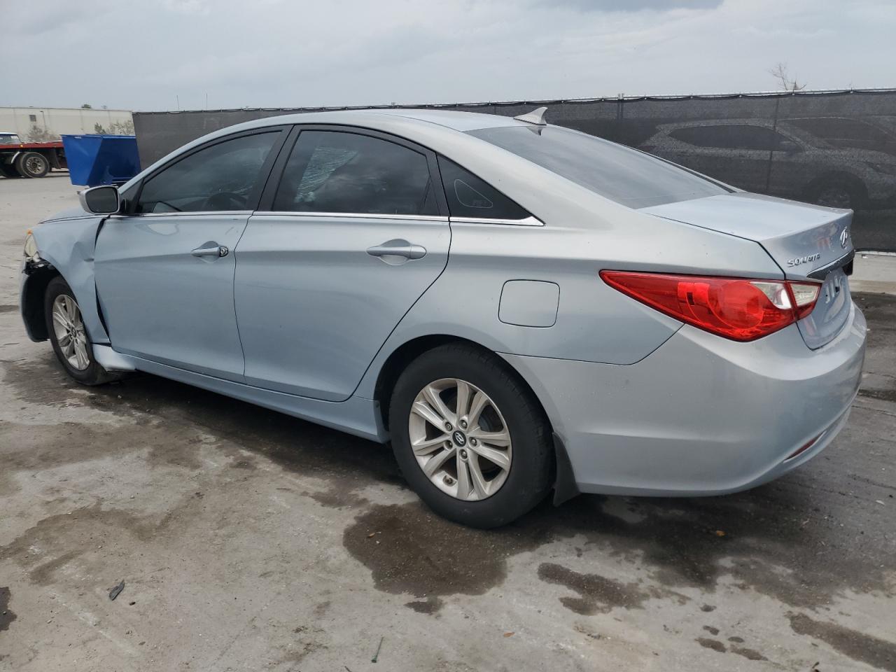2011 Hyundai Sonata - Image 2