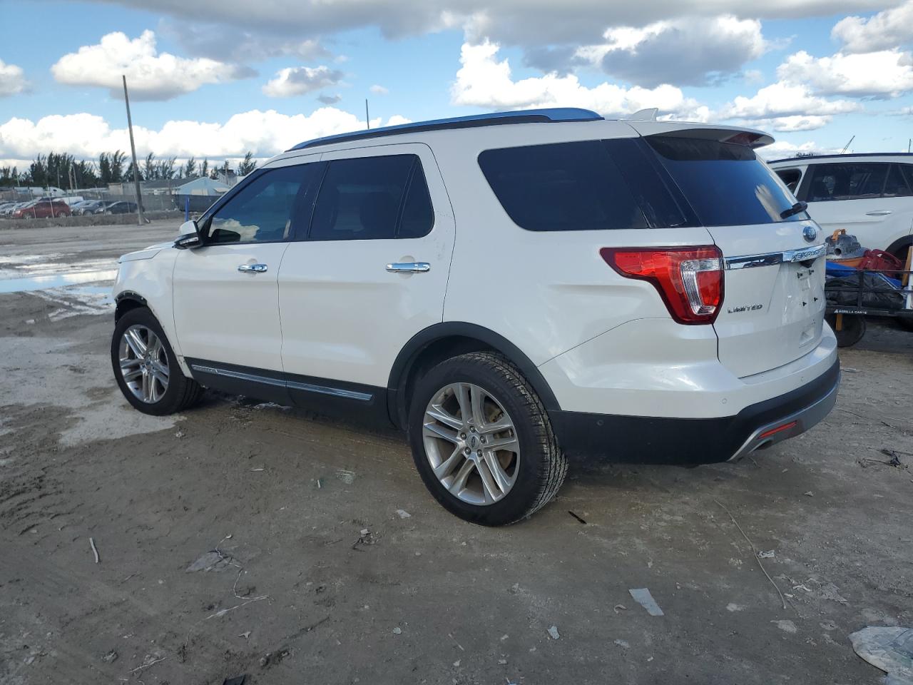 2016 Ford Explorer - Image 2