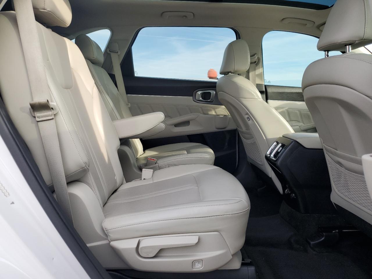 2021 Kia Sorento - Image 10