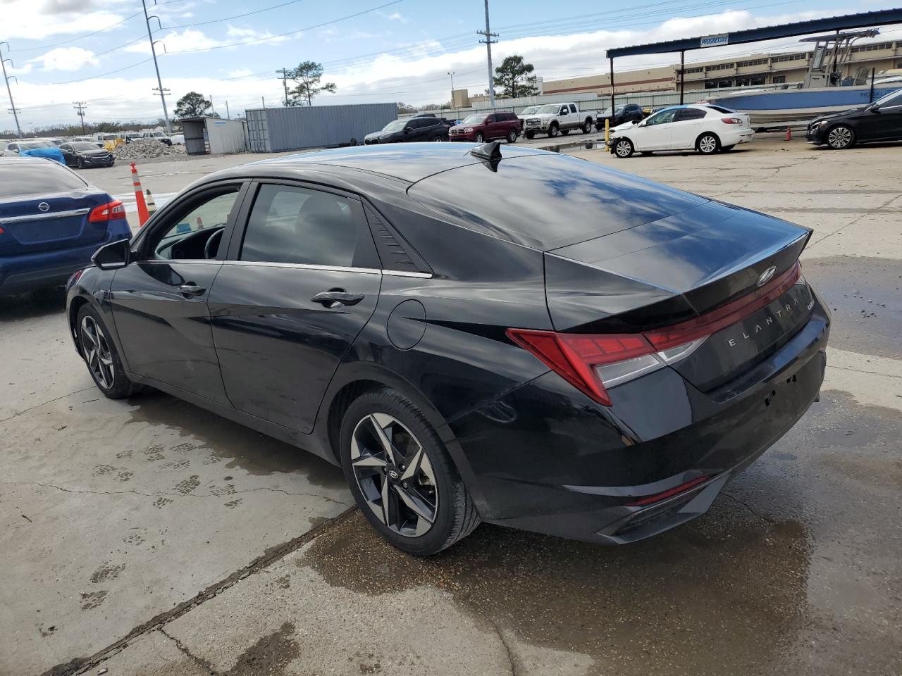 2023 Hyundai Elantra - Image 2