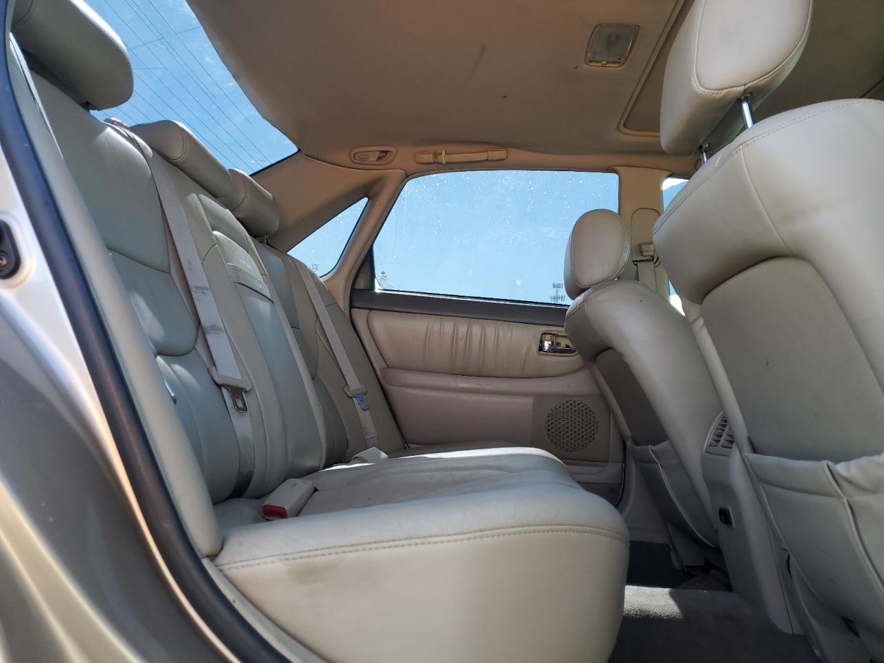 2003 Toyota Avalon - Image 10
