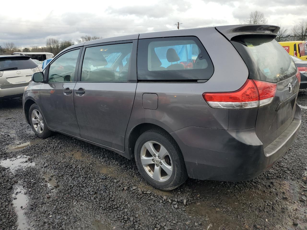 2014 Toyota Sienna - Image 2