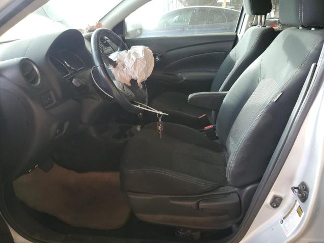  NISSAN VERSA 2018 Srebrny