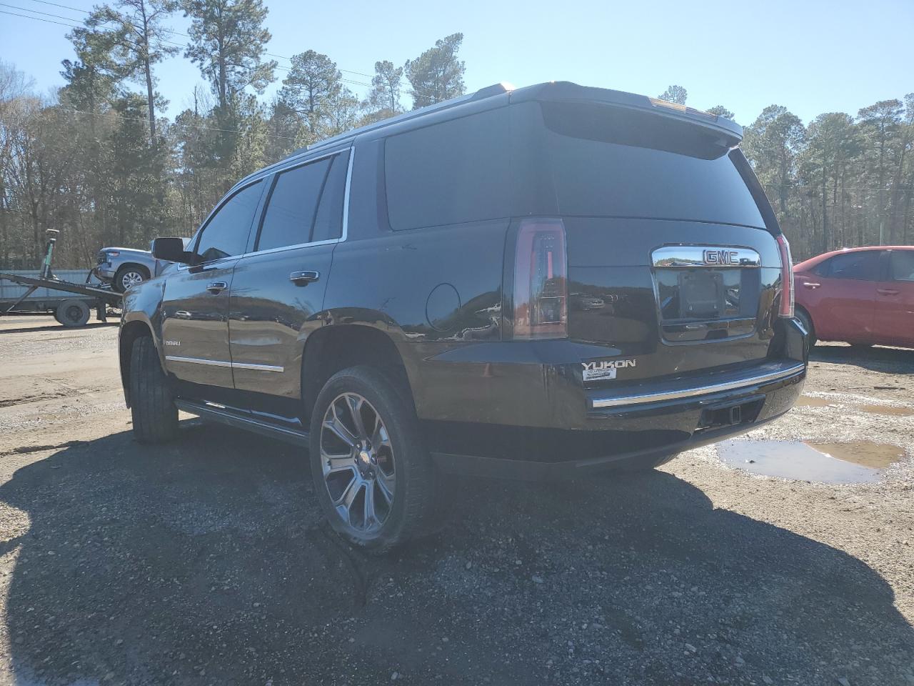 2015 GMC Yukon - Image 2