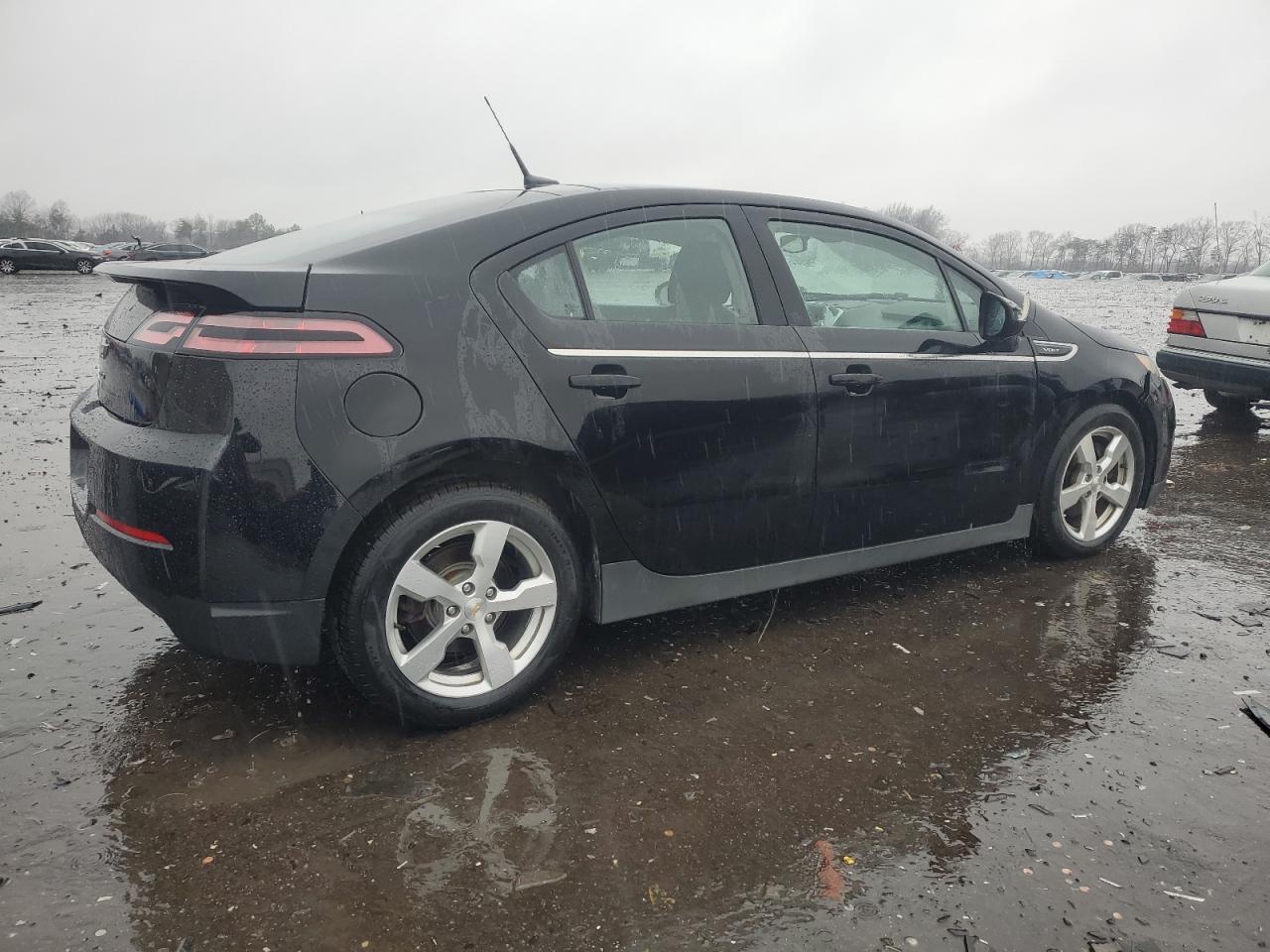 2011 Chevrolet Volt - Image 3