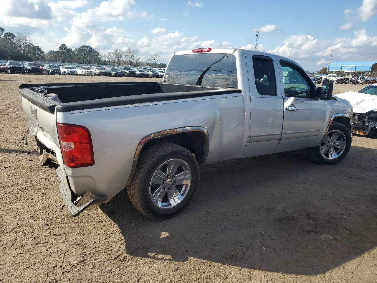 2013 Chevrolet Silverado - Image 3