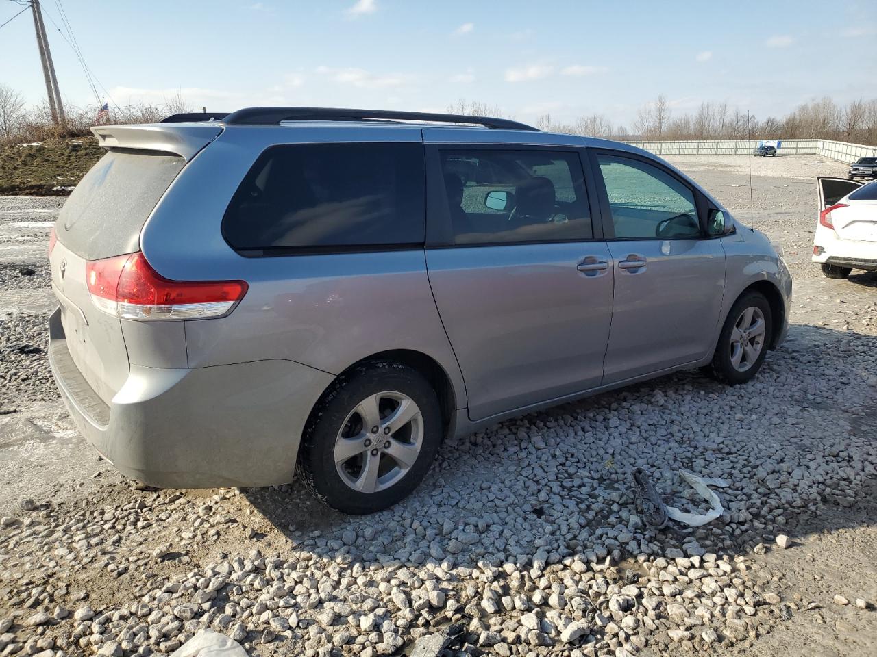 2011 Toyota Sienna - Image 3